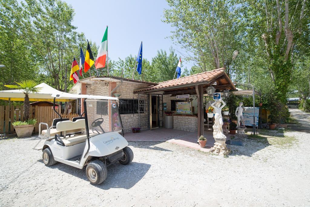 Camping Dei Tigli Torre del Lago Puccini Dış mekan fotoğraf